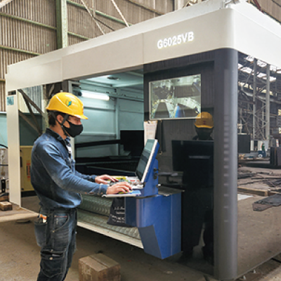 大型ファイバーレーザー加工機